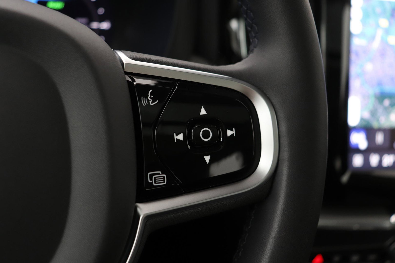 Volvo XC60 T6 Plus Dark | Panoramadak | Trekhaak | ACC | Pilot Assist | Memory | Stoel+Stuurverwarming | Keyless | Camera
