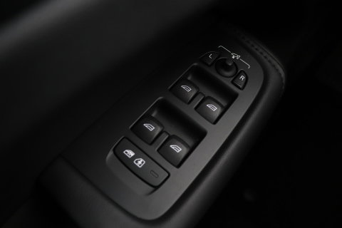 Volvo XC60 T6 Plus Dark | Panoramadak | Trekhaak | ACC | Pilot Assist | Memory | Stoel+Stuurverwarming | Keyless | Camera