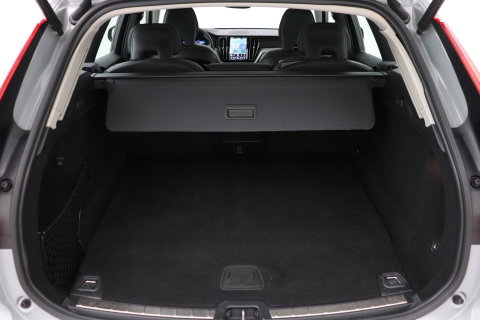 Volvo XC60 T6 Plus Dark | Panoramadak | Trekhaak | ACC | Pilot Assist | Memory | Stoel+Stuurverwarming | Keyless | Camera