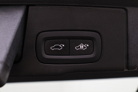Volvo XC60 T6 Plus Dark | Panoramadak | Trekhaak | ACC | Pilot Assist | Memory | Stoel+Stuurverwarming | Keyless | Camera
