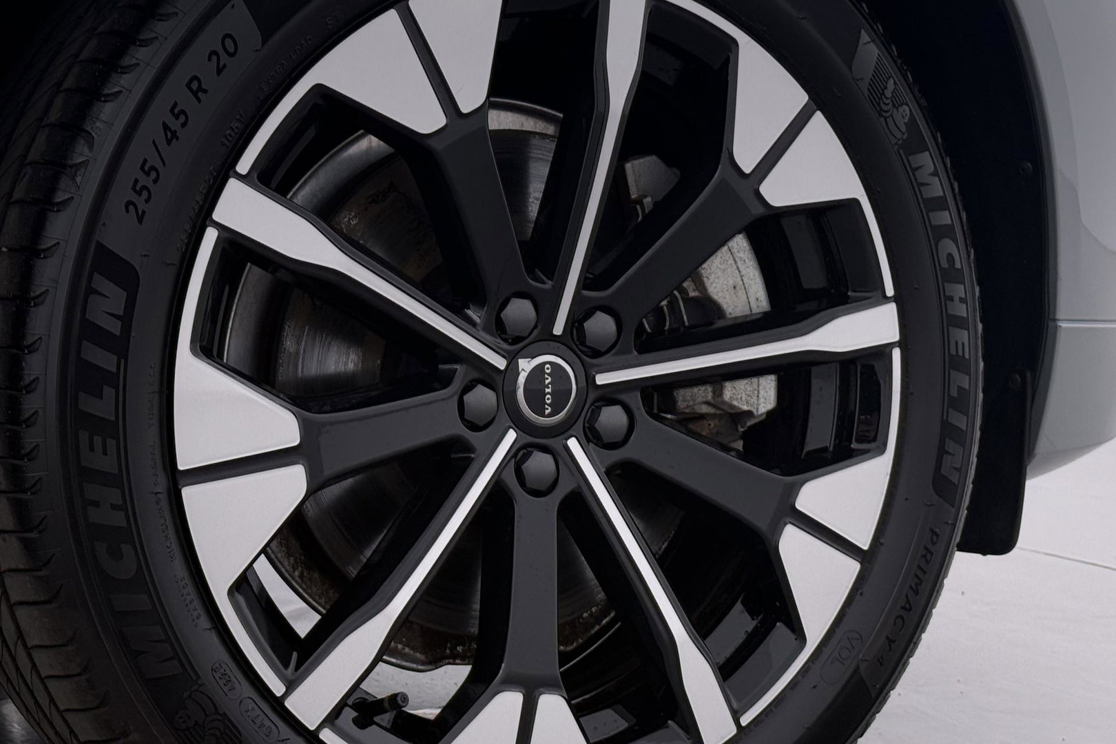 Volvo XC60 T6 Plus Dark | Panoramadak | Trekhaak | ACC | Pilot Assist | Memory | Stoel+Stuurverwarming | Keyless | Camera