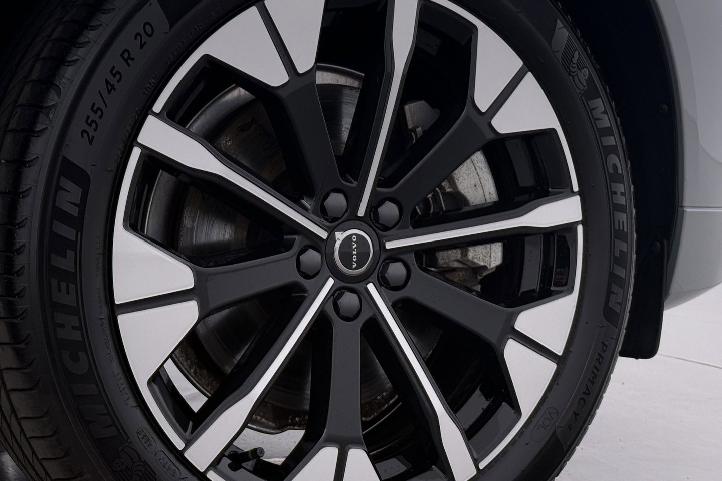Volvo XC60 T6 Plus Dark | Panoramadak | Trekhaak | ACC | Pilot Assist | Memory | Stoel+Stuurverwarming | Keyless | Camera