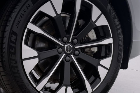 Volvo XC60 T6 Plus Dark | Panoramadak | Trekhaak | ACC | Pilot Assist | Memory | Stoel+Stuurverwarming | Keyless | Camera