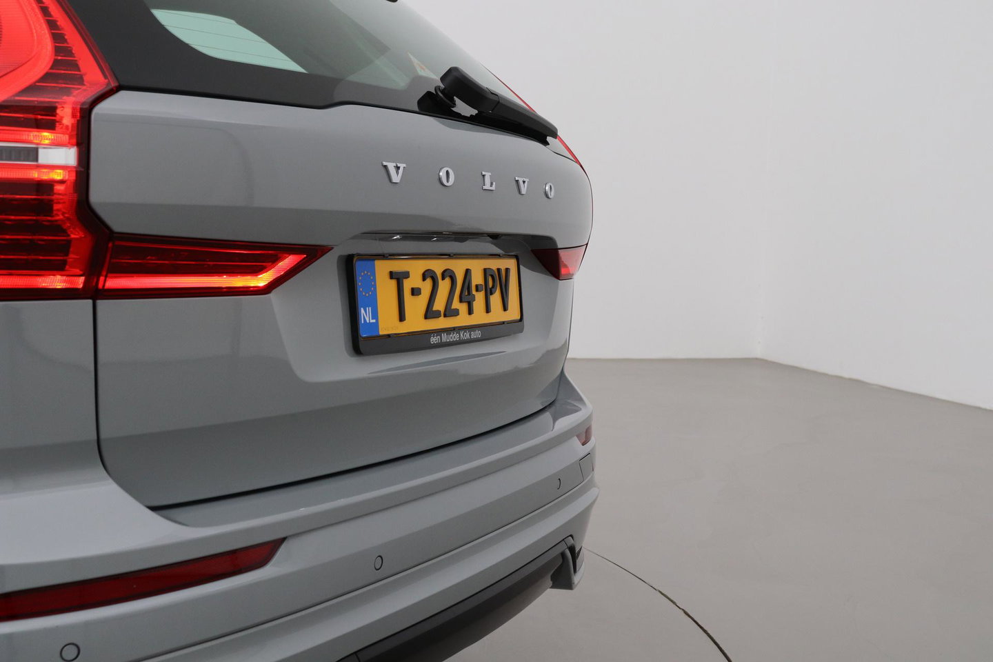 Volvo XC60 T6 Plus Dark | Panoramadak | Trekhaak | ACC | Pilot Assist | Memory | Stoel+Stuurverwarming | Keyless | Camera