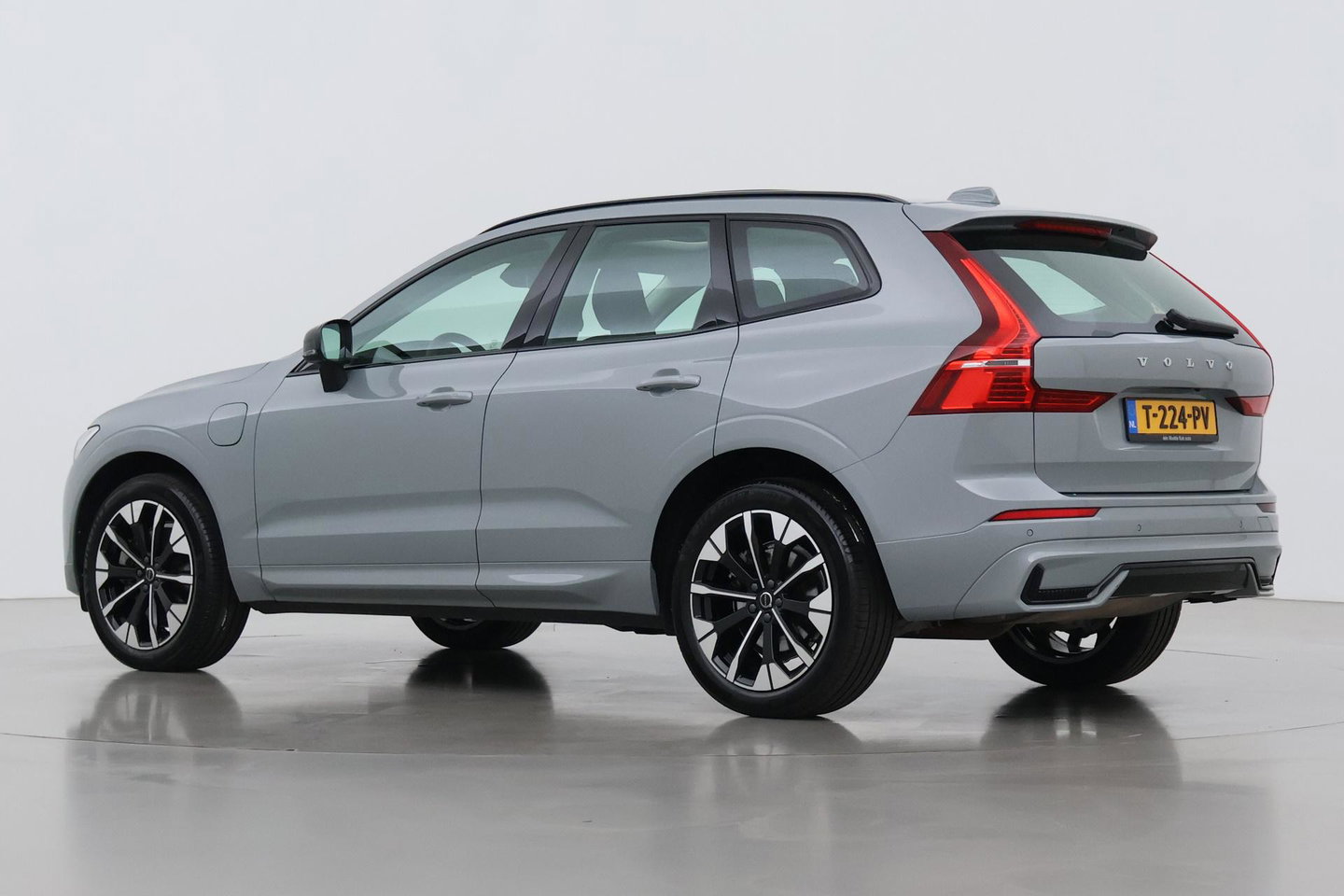 Volvo XC60 T6 Plus Dark | Panoramadak | Trekhaak | ACC | Pilot Assist | Memory | Stoel+Stuurverwarming | Keyless | Camera