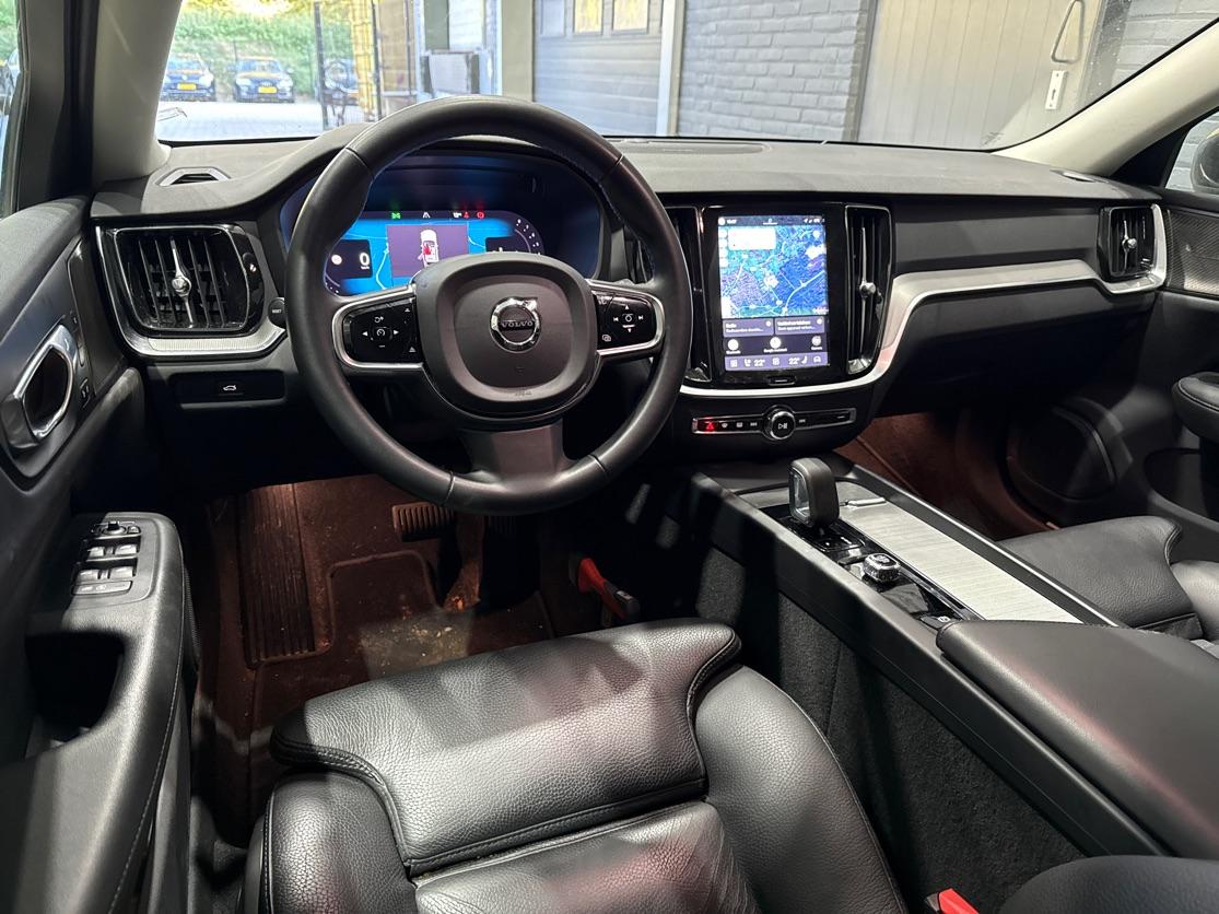 Volvo V60 B4 Plus Bright | ACC | Harman/Kardon | Trekhaak | 360° Camera | Stoel+Stuurverwarming | Keyless | Leder | 18 Inch