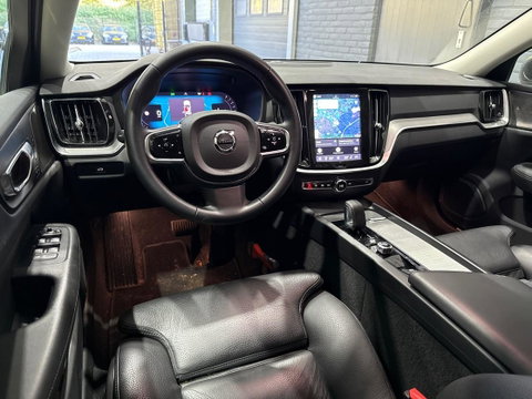 Volvo V60 B4 Plus Bright | ACC | Harman/Kardon | Trekhaak | 360° Camera | Stoel+Stuurverwarming | Keyless | Leder | 18 Inch