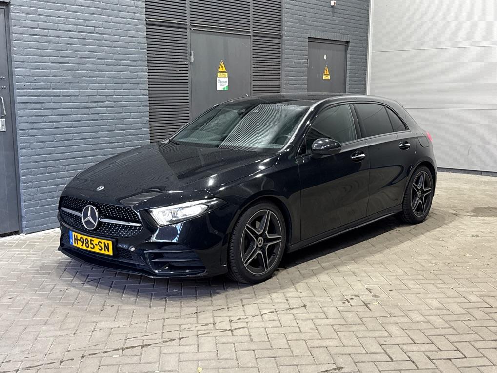 Mercedes-Benz A-Klasse 180 Business Solution AMG | Panoramadak | Nightpakket | Keyless | Memory | Camera | Stoelverwarming | 18 Inch