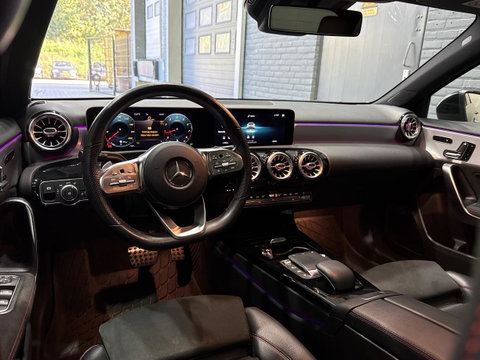Mercedes-Benz A-Klasse 180 Business Solution AMG | Panoramadak | Nightpakket | Keyless | Memory | Camera | Stoelverwarming | 18 Inch
