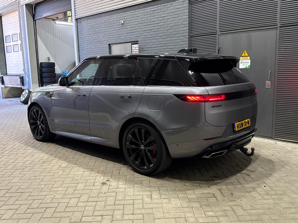 Land Rover Range Rover Sport P550e Autobiography | 23 Inch | Meridian 3D Surround | ClearSight | Koelbox | Trekhaak | Massage+Ventilatie