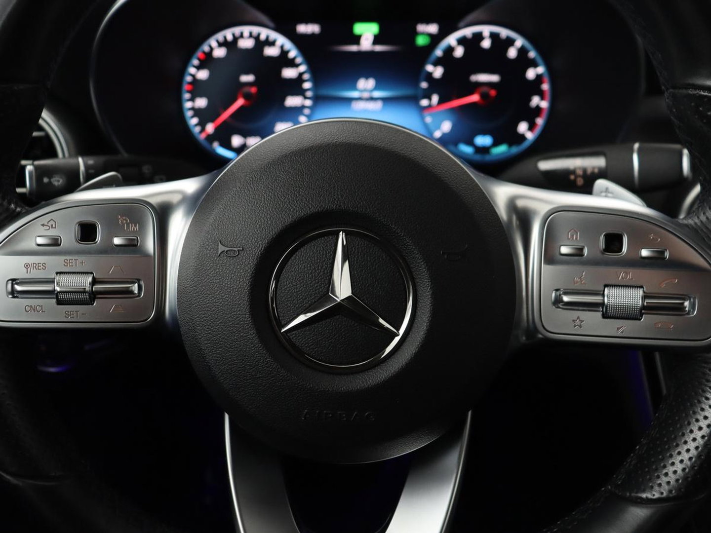 Mercedes-Benz C-Klasse 300 AMG Line Avantgarde | Leder/alcantara | Adaptive cruise | 258 pk | Camera | Park assist | Navigatie | Stoelverwarming | Virtual cockpit | Carplay | Full LED |