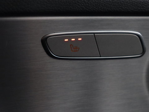 Mercedes-Benz C-Klasse 300 AMG Line Avantgarde | Leder/alcantara | Adaptive cruise | 258 pk | Camera | Park assist | Navigatie | Stoelverwarming | Virtual cockpit | Carplay | Full LED |