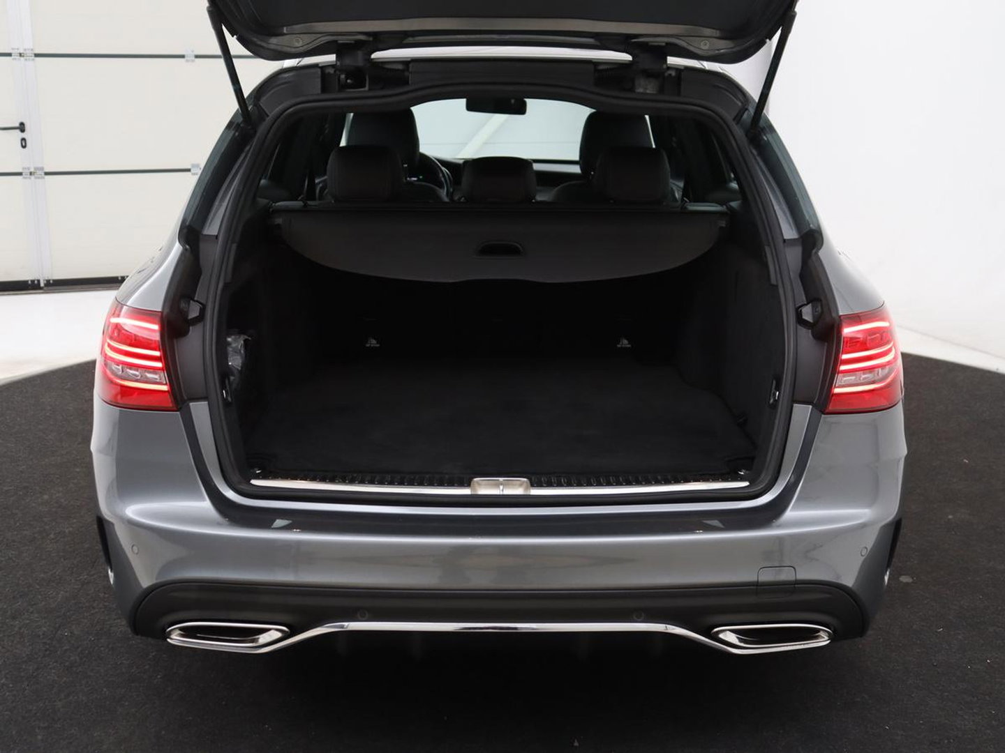 Mercedes-Benz C-Klasse 300 AMG Line Avantgarde | Leder/alcantara | Adaptive cruise | 258 pk | Camera | Park assist | Navigatie | Stoelverwarming | Virtual cockpit | Carplay | Full LED |