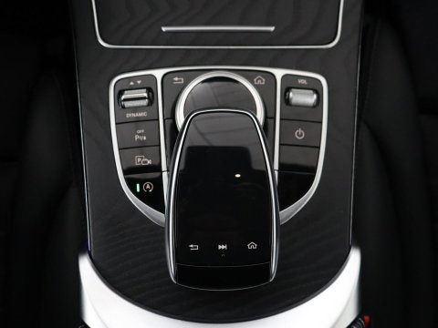Mercedes-Benz C-Klasse 300 AMG Line Avantgarde | Leder/alcantara | Adaptive cruise | 258 pk | Camera | Park assist | Navigatie | Stoelverwarming | Virtual cockpit | Carplay | Full LED |