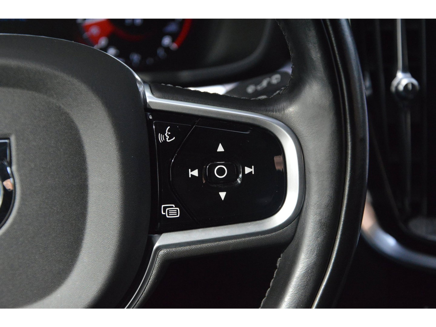 Volvo V60 T5 Momentum| Trekhaak| Camera | BLIS | Adaptive Cruise | Stoelverwarming | Perfect onderhouden |
