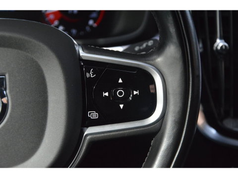 Volvo V60 T5 Momentum| Trekhaak| Camera | BLIS | Adaptive Cruise | Stoelverwarming | Perfect onderhouden |