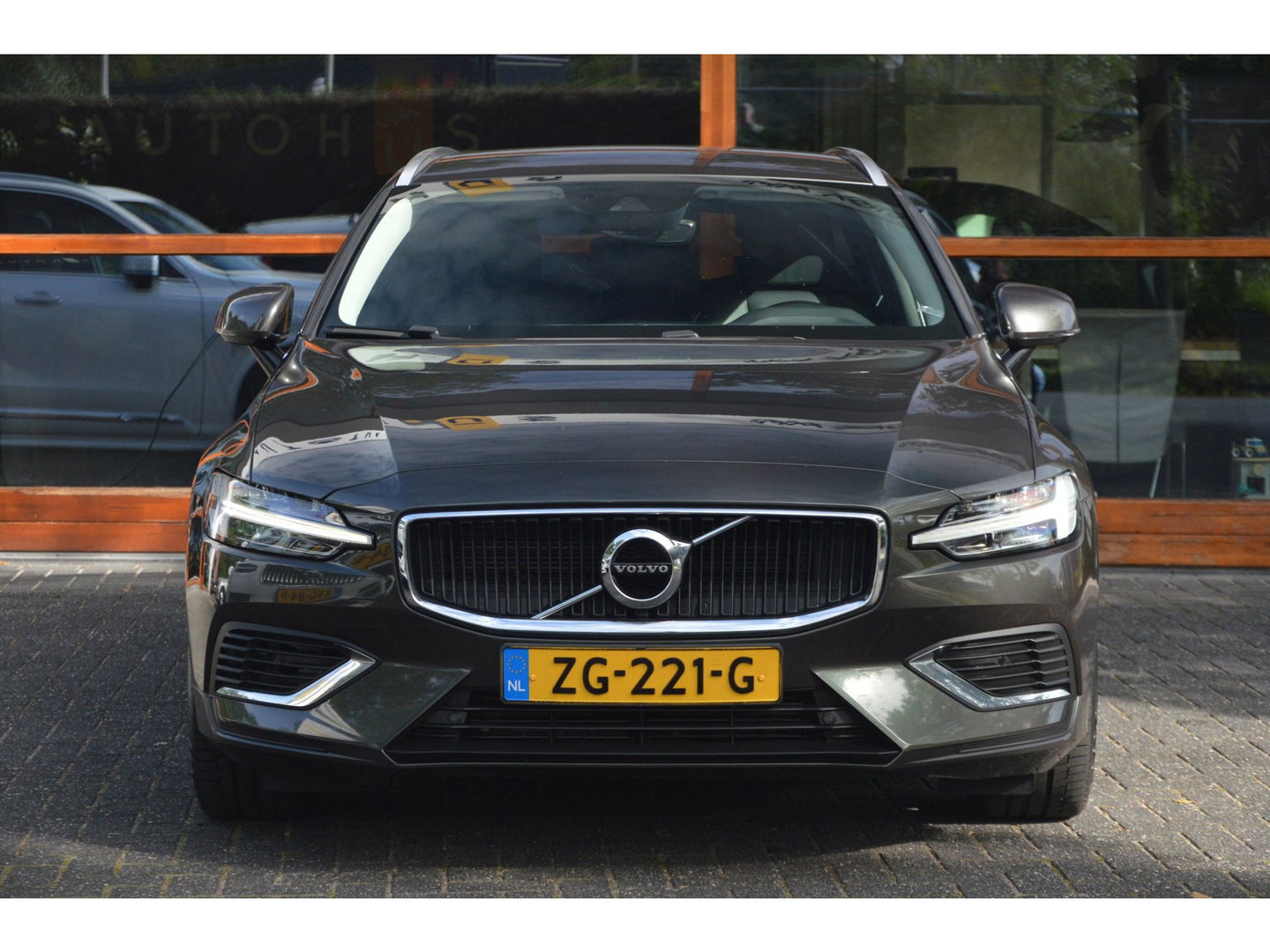 Volvo V60 T5 Momentum| Trekhaak| Camera | BLIS | Adaptive Cruise | Stoelverwarming | Perfect onderhouden |