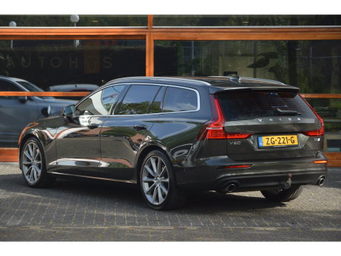 Volvo V60 T5 Momentum| Trekhaak| Camera | BLIS | Adaptive Cruise | Stoelverwarming | Perfect onderhouden |