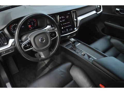 Volvo V60 T5 Momentum| Trekhaak| Camera | BLIS | Adaptive Cruise | Stoelverwarming | Perfect onderhouden |