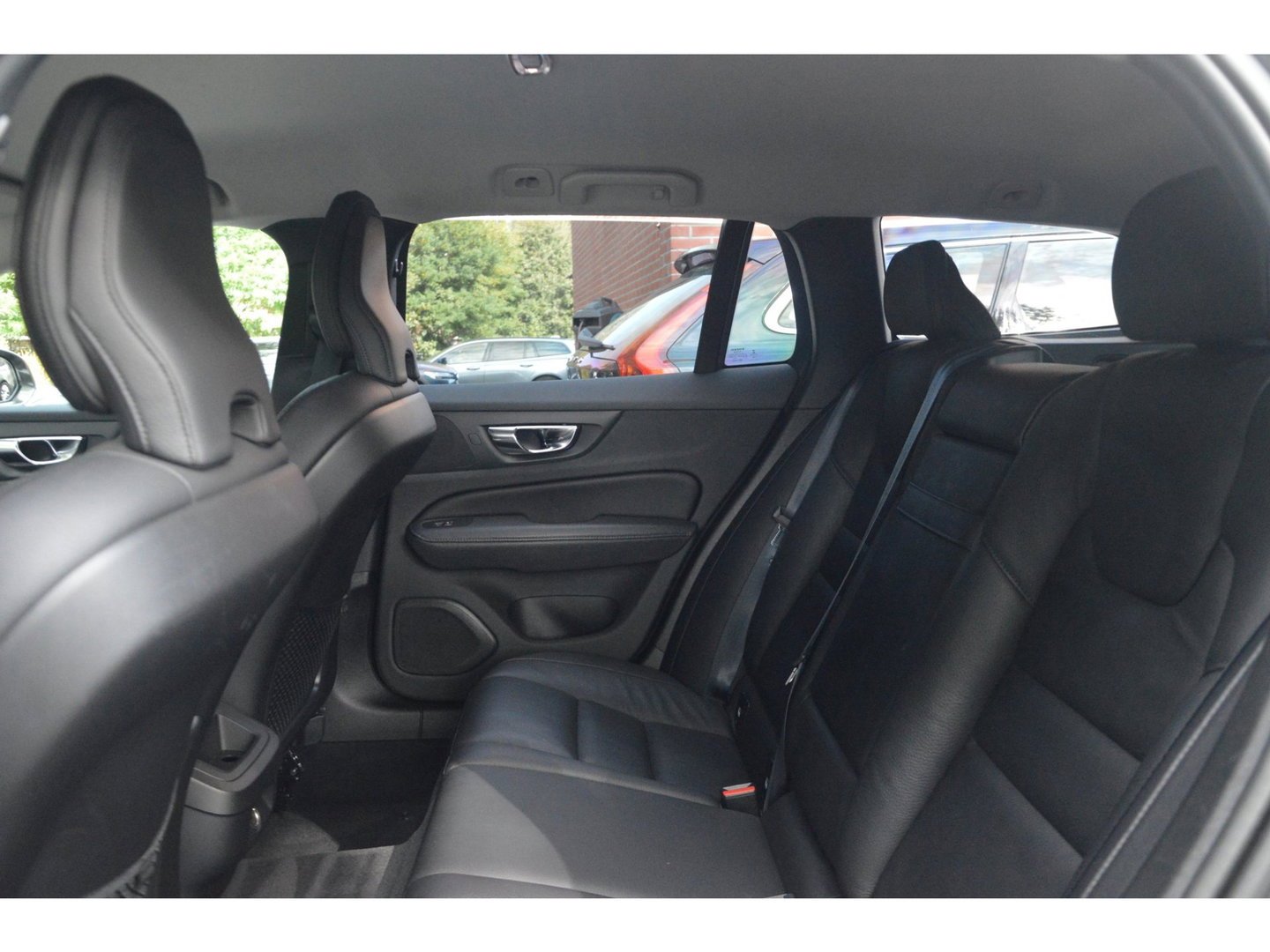 Volvo V60 T5 Momentum| Trekhaak| Camera | BLIS | Adaptive Cruise | Stoelverwarming | Perfect onderhouden |