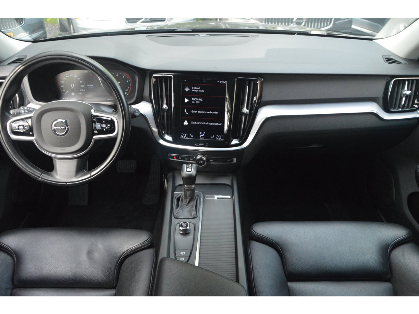 Volvo V60 T5 Momentum| Trekhaak| Camera | BLIS | Adaptive Cruise | Stoelverwarming | Perfect onderhouden |