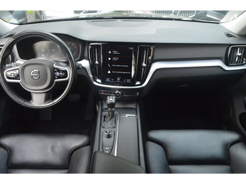 Volvo V60 T5 Momentum| Trekhaak| Camera | BLIS | Adaptive Cruise | Stoelverwarming | Perfect onderhouden |