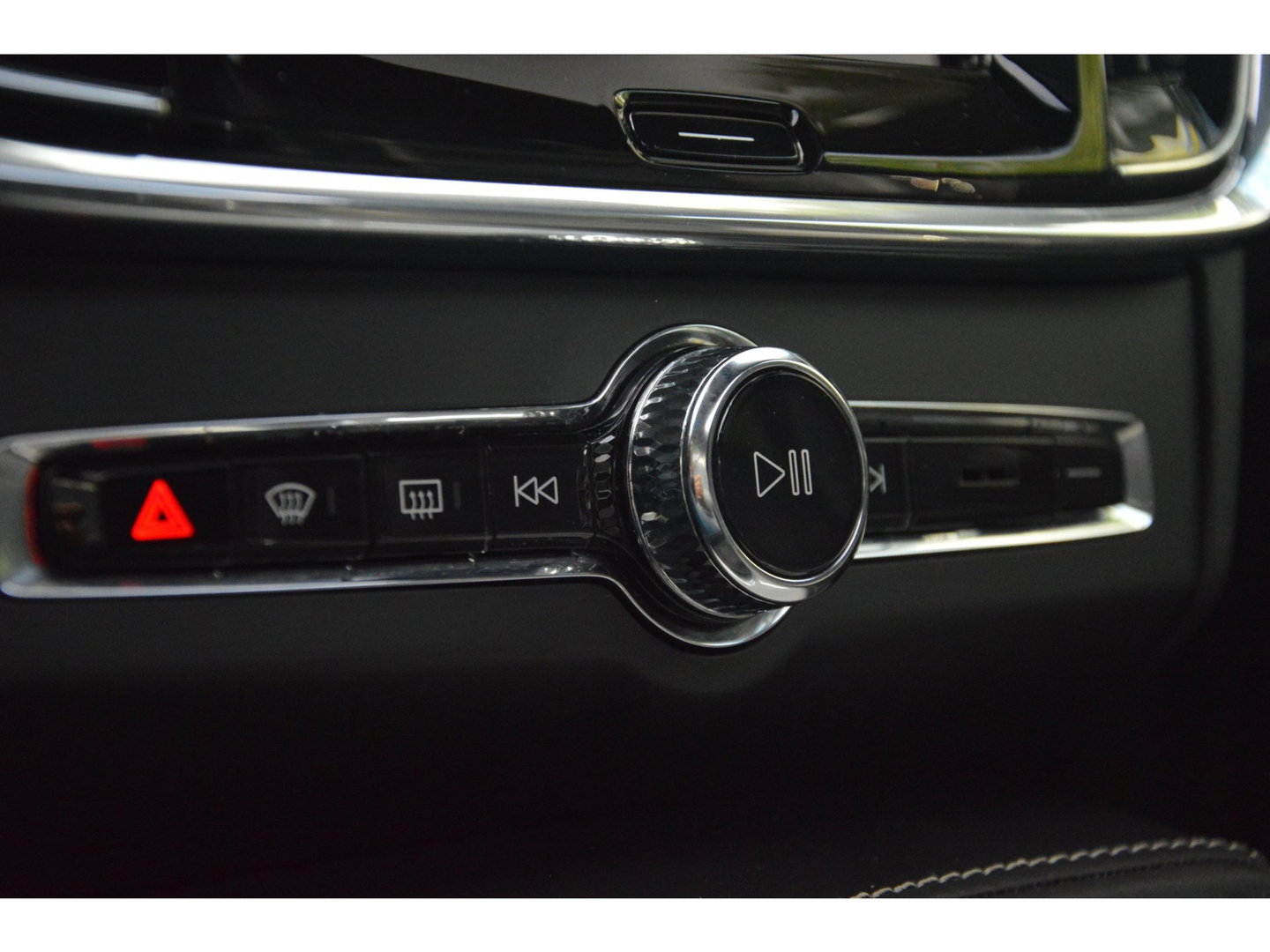 Volvo V90 T4 Inscription | Massage | Panorama dak | Standkachel | Trekhaak | Head-Up | Harman en Kardon