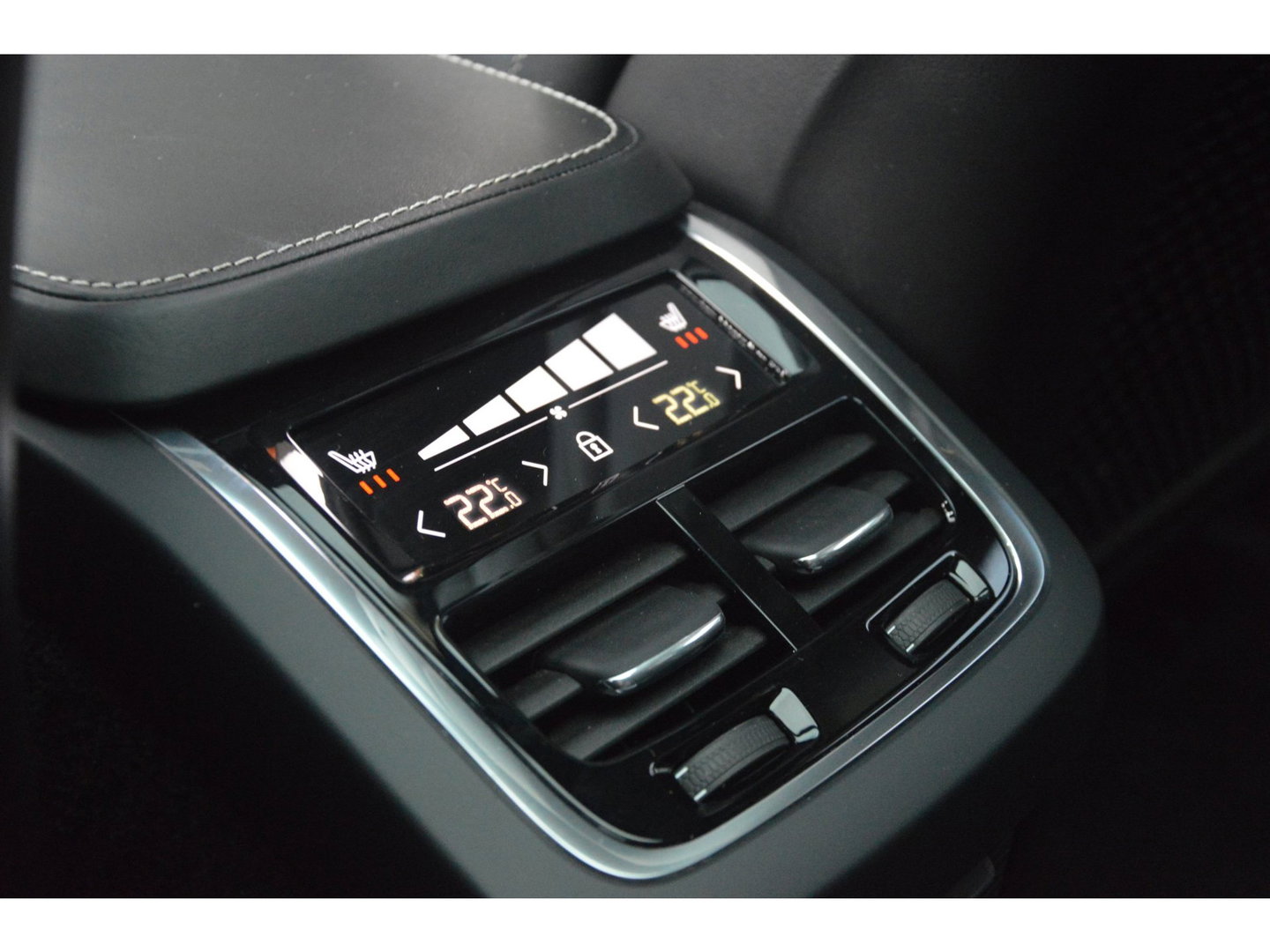 Volvo V90 T4 Inscription | Massage | Panorama dak | Standkachel | Trekhaak | Head-Up | Harman en Kardon