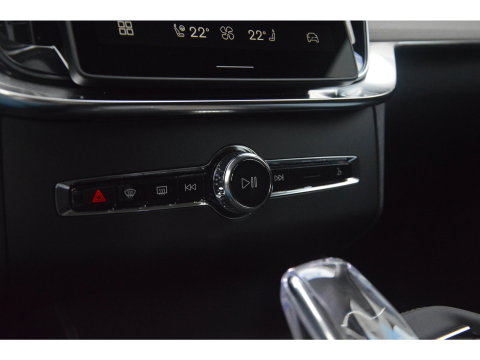 Volvo XC90 T8 Hybride AWD Plus Bright | Luchtvering | Head-Up Display | 360° Camera | Panoramadak | Stoel + Stuur Verwarmd |
