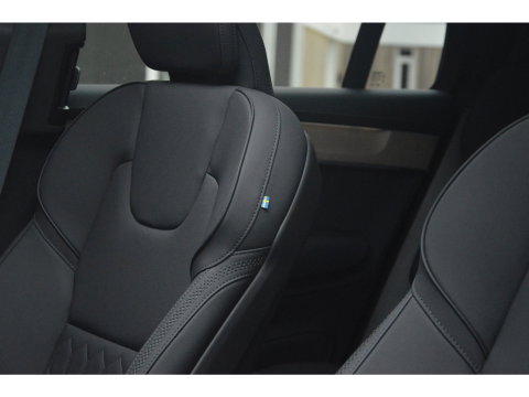 Volvo XC90 T8 Hybride AWD Plus Bright | Luchtvering | Head-Up Display | 360° Camera | Panoramadak | Stoel + Stuur Verwarmd |
