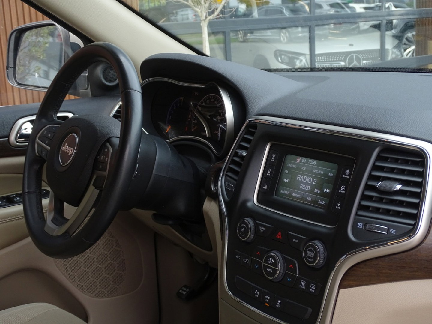 Jeep Grand Cherokee Grand Cherokee 3.7 V6 Laredo / trekhaak / LED