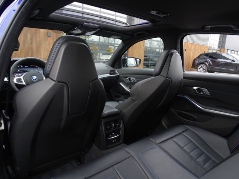 BMW 3 Serie Limousine 330e 292PK M-sport / M-Stoel / Carbon / Laser / 360° / BTW