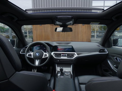BMW 3 Serie Limousine 330e 292PK M-sport / M-Stoel / Carbon / Laser / 360° / BTW