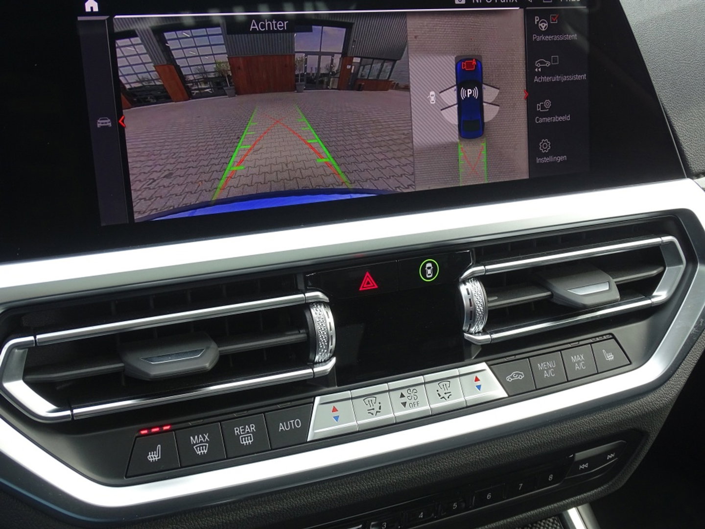 BMW 3 Serie Limousine 330e 292PK M-sport / M-Stoel / Carbon / Laser / 360° / BTW
