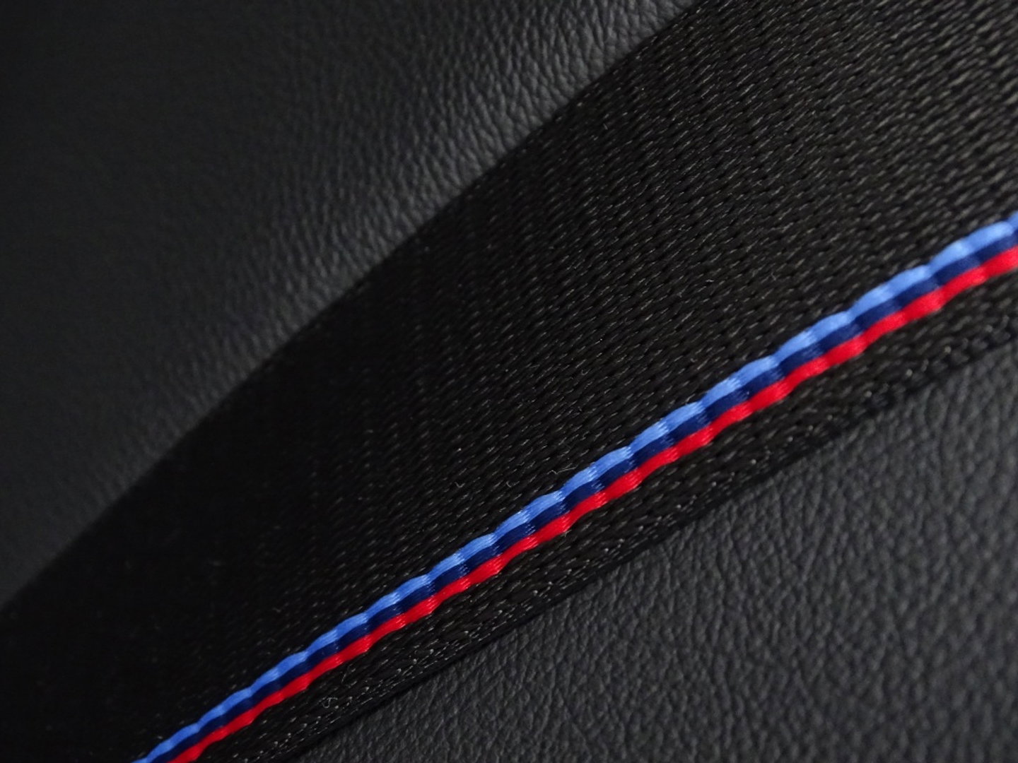 BMW 3 Serie Limousine 330e 292PK M-sport / M-Stoel / Carbon / Laser / 360° / BTW
