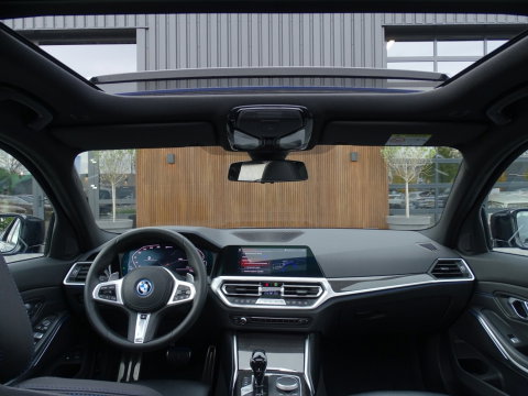 BMW 3 Serie Limousine 330e 292PK M-sport / M-Stoel / Carbon / Laser / 360° / BTW