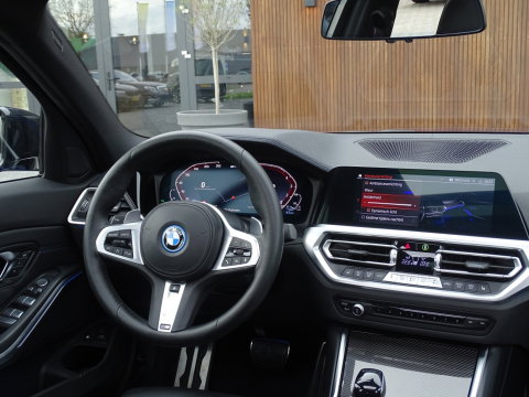 BMW 3 Serie Limousine 330e 292PK M-sport / M-Stoel / Carbon / Laser / 360° / BTW