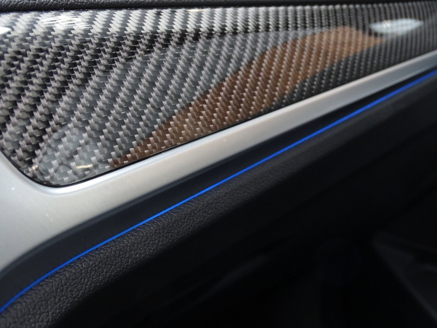 BMW 3 Serie Limousine 330e 292PK M-sport / M-Stoel / Carbon / Laser / 360° / BTW