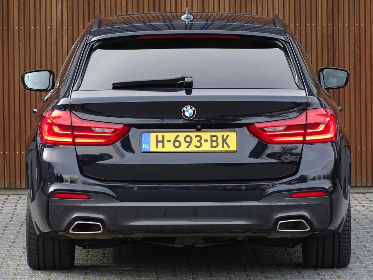 BMW 5 Serie Touring 540i xD 341PK High Ex. M-Individual / Laser / 360° / *NAP*