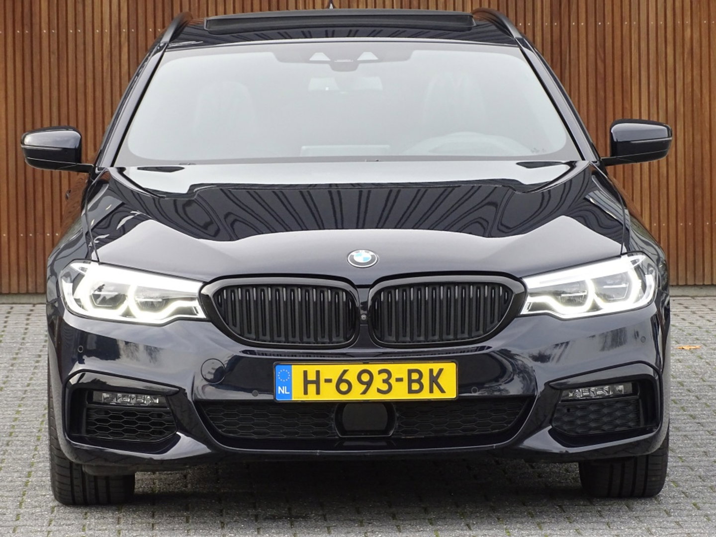 BMW 5 Serie Touring 540i xD 341PK High Ex. M-Individual / Laser / 360° / *NAP*