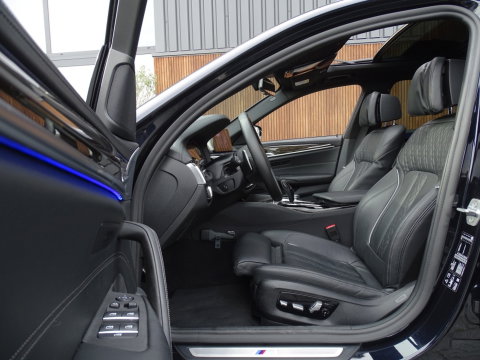 BMW 5 Serie Touring 540i xD 341PK High Ex. M-Individual / Laser / 360° / *NAP*