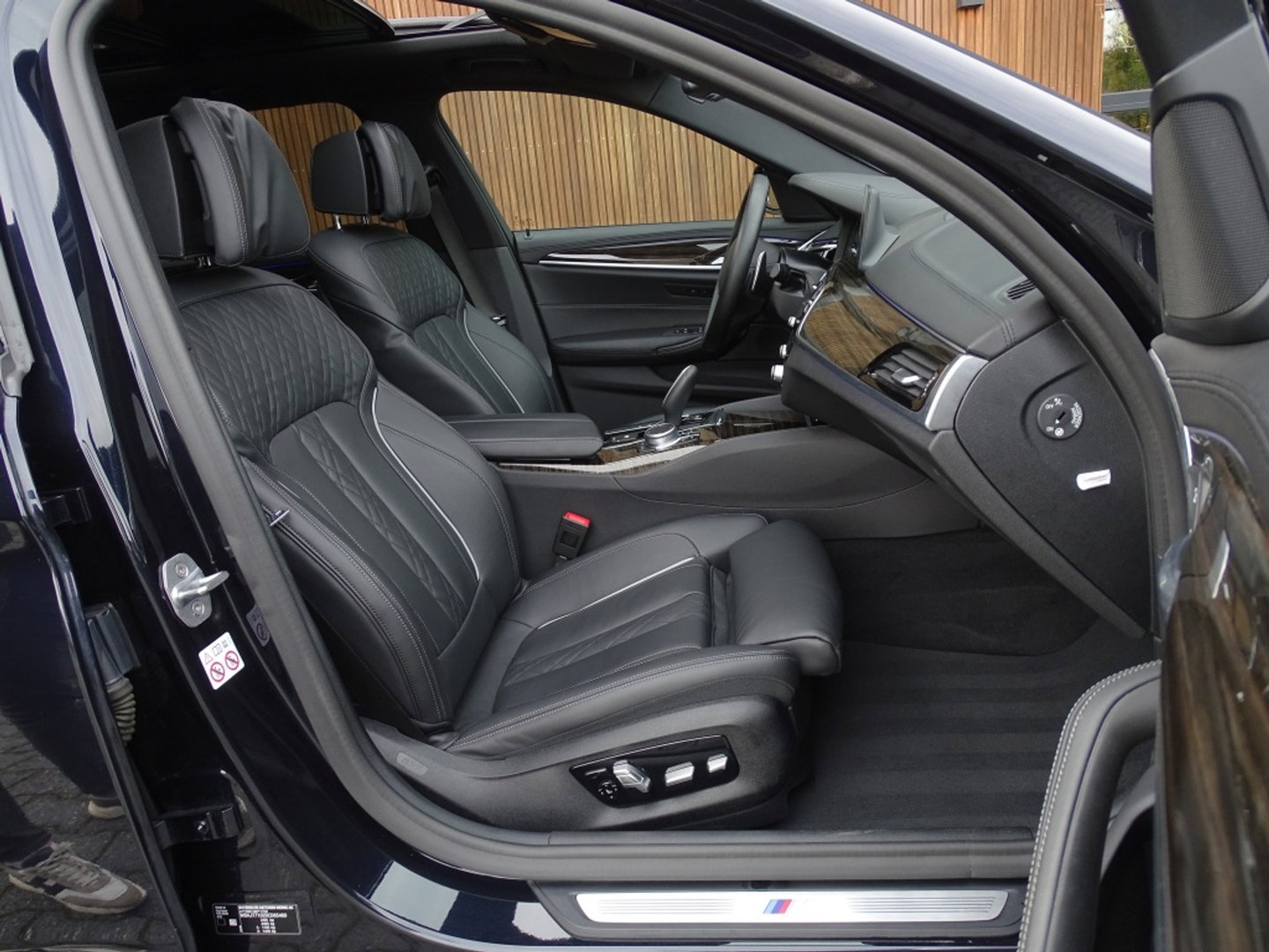 BMW 5 Serie Touring 540i xD 341PK High Ex. M-Individual / Laser / 360° / *NAP*