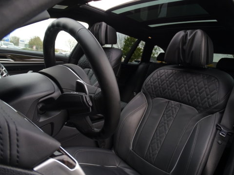 BMW 5 Serie Touring 540i xD 341PK High Ex. M-Individual / Laser / 360° / *NAP*