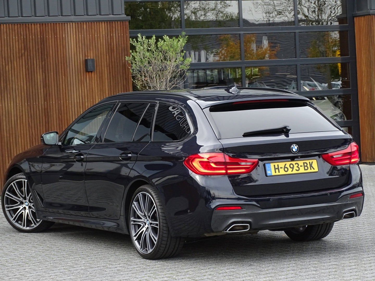 BMW 5 Serie Touring 540i xD 341PK High Ex. M-Individual / Laser / 360° / *NAP*