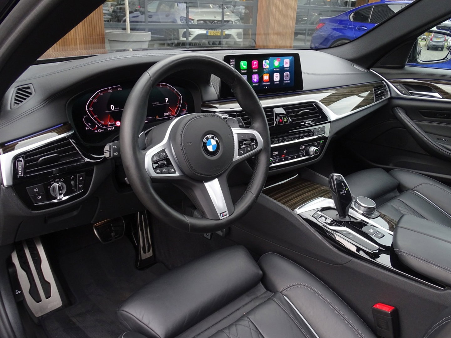 BMW 5 Serie Touring 540i xD 341PK High Ex. M-Individual / Laser / 360° / *NAP*