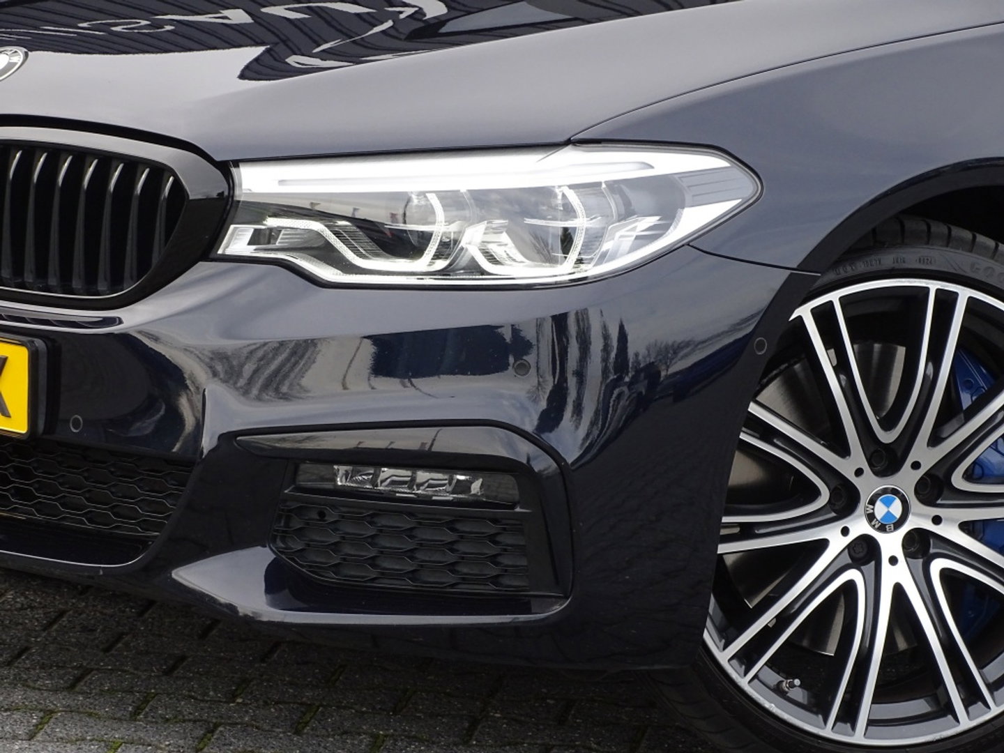 BMW 5 Serie Touring 540i xD 341PK High Ex. M-Individual / Laser / 360° / *NAP*