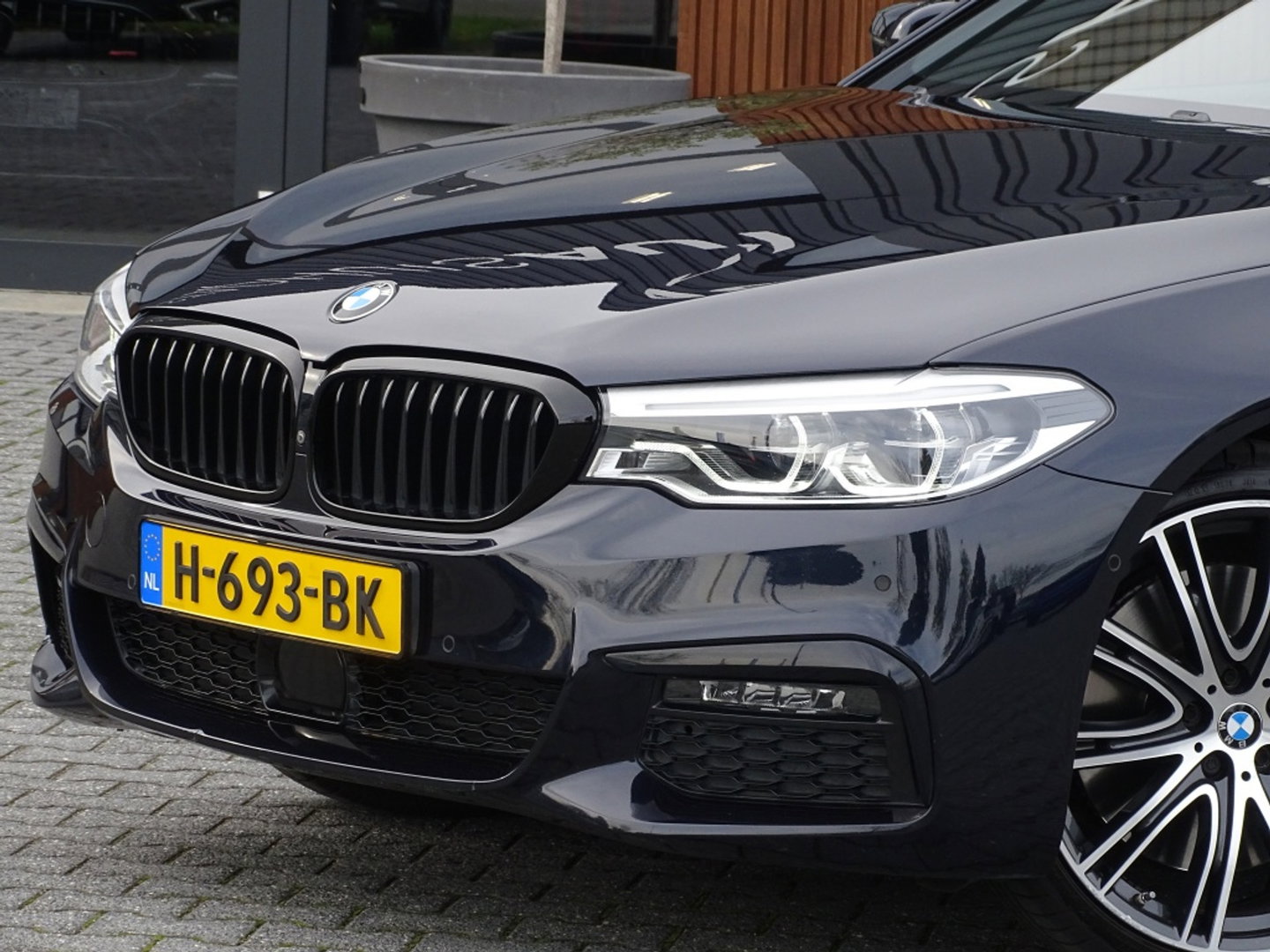 BMW 5 Serie Touring 540i xD 341PK High Ex. M-Individual / Laser / 360° / *NAP*