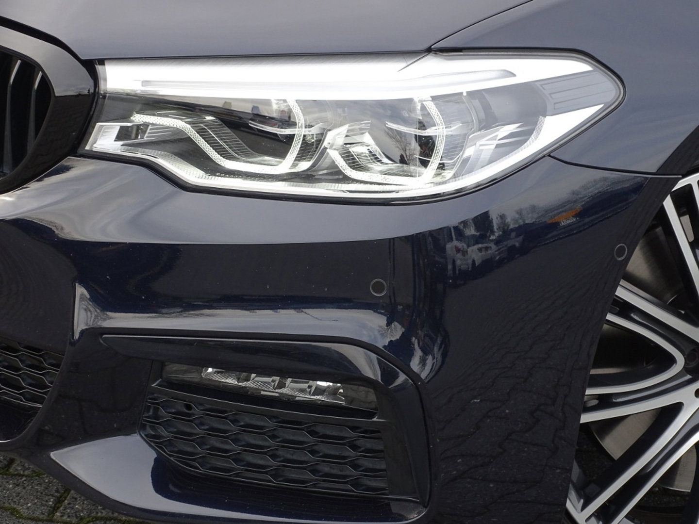 BMW 5 Serie Touring 540i xD 341PK High Ex. M-Individual / Laser / 360° / *NAP*