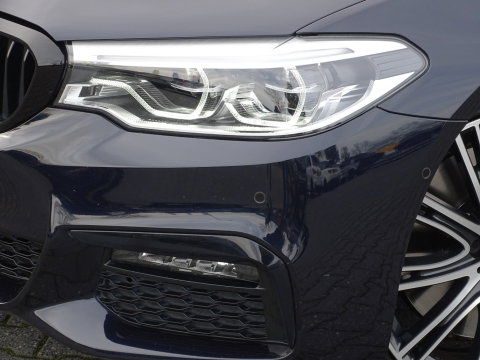 BMW 5 Serie Touring 540i xD 341PK High Ex. M-Individual / Laser / 360° / *NAP*