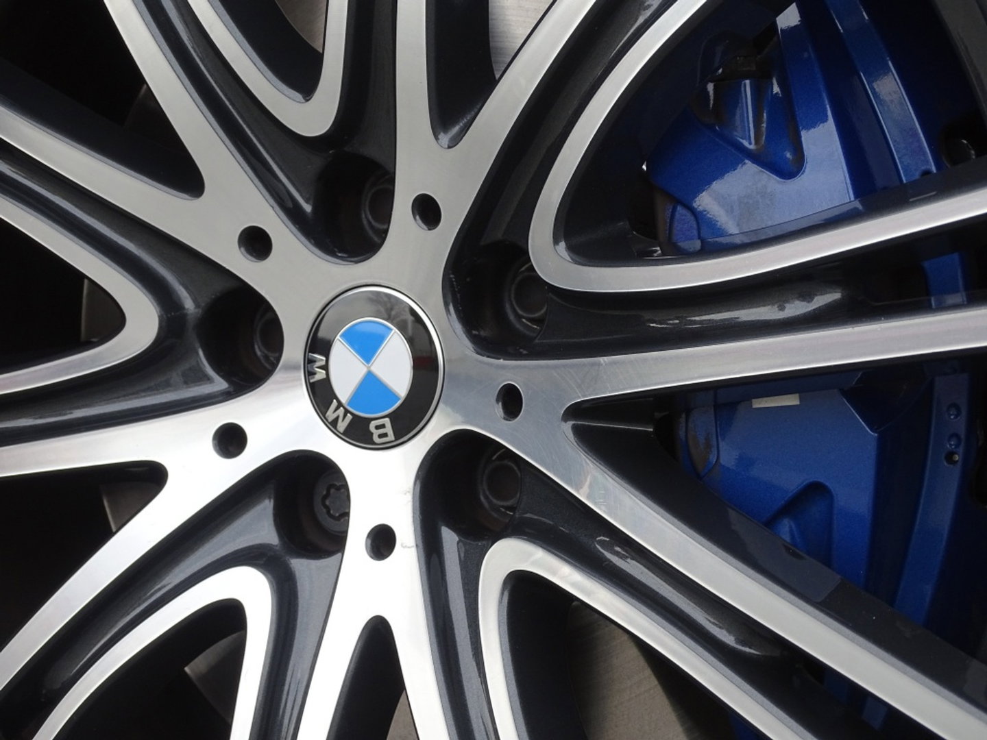 BMW 5 Serie Touring 540i xD 341PK High Ex. M-Individual / Laser / 360° / *NAP*
